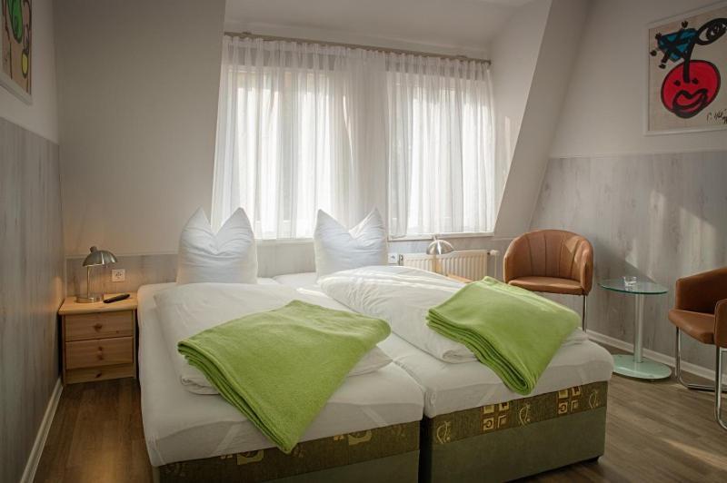 H&H Apartments Im Herzen Der Stadt In Der Lange Strasse Geraeumig Ruhig Mit Kueche Und Esstisch Greifswald Ngoại thất bức ảnh