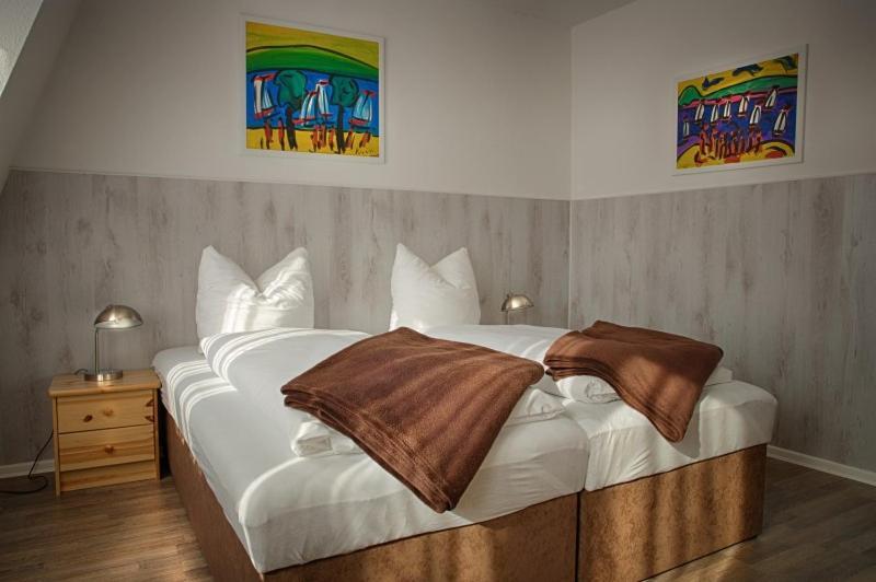 H&H Apartments Im Herzen Der Stadt In Der Lange Strasse Geraeumig Ruhig Mit Kueche Und Esstisch Greifswald Ngoại thất bức ảnh