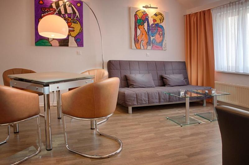 H&H Apartments Im Herzen Der Stadt In Der Lange Strasse Geraeumig Ruhig Mit Kueche Und Esstisch Greifswald Ngoại thất bức ảnh