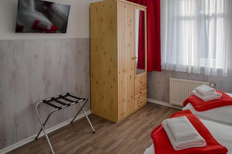 H&H Apartments Im Herzen Der Stadt In Der Lange Strasse Geraeumig Ruhig Mit Kueche Und Esstisch Greifswald Ngoại thất bức ảnh