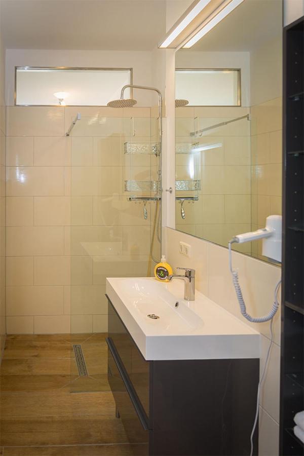 H&H Apartments Im Herzen Der Stadt In Der Lange Strasse Geraeumig Ruhig Mit Kueche Und Esstisch Greifswald Ngoại thất bức ảnh