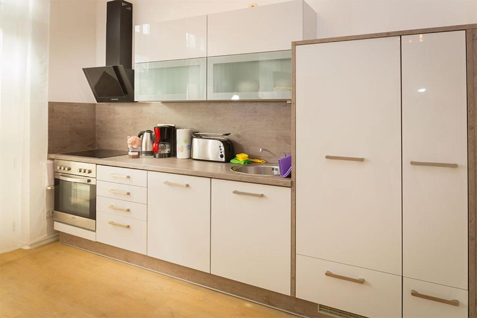 H&H Apartments Im Herzen Der Stadt In Der Lange Strasse Geraeumig Ruhig Mit Kueche Und Esstisch Greifswald Ngoại thất bức ảnh