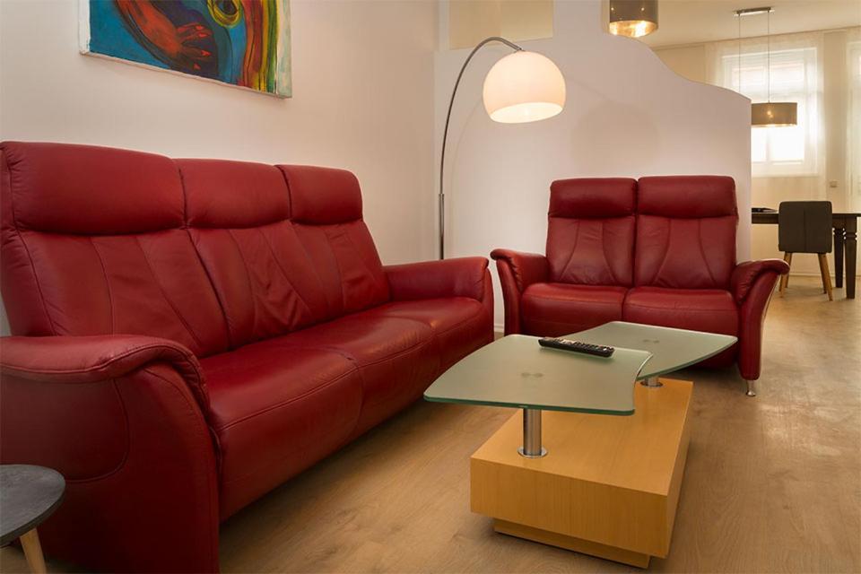 H&H Apartments Im Herzen Der Stadt In Der Lange Strasse Geraeumig Ruhig Mit Kueche Und Esstisch Greifswald Ngoại thất bức ảnh
