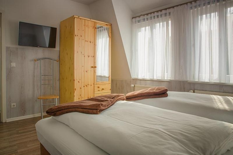 H&H Apartments Im Herzen Der Stadt In Der Lange Strasse Geraeumig Ruhig Mit Kueche Und Esstisch Greifswald Ngoại thất bức ảnh
