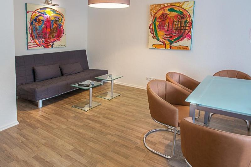 H&H Apartments Im Herzen Der Stadt In Der Lange Strasse Geraeumig Ruhig Mit Kueche Und Esstisch Greifswald Ngoại thất bức ảnh